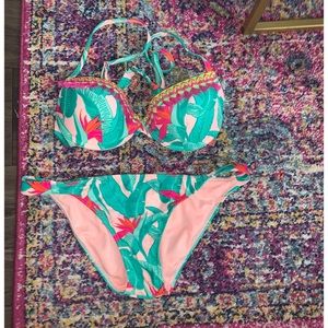 Like New Hawaiian Floral Print Bikini